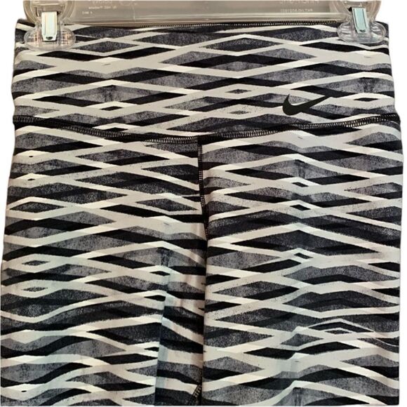 3 for $30! Nike Capri patterned capri pants - Picture 2 of 9